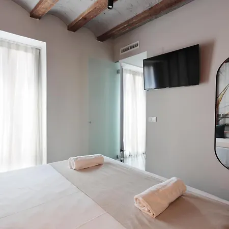 & Co. Quart Boutique 3*